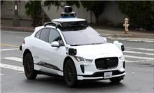 تهدید تاکسی رباتیک «ویمو» برای یک اتوبوس مدرسه