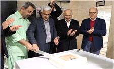 دیدار مدیرعامل بیمه دی با جانبازان بیمارستان صدر همزمان با بزرگداشت روز جانباز