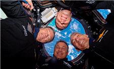 فضانوردان می‌توانند با موبایل به ماه سفر کنند