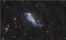 عکس روز ناسا از سحابی با ستاره‌های قرمز