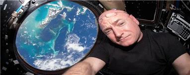 پای نخستین فیلم وسترن به فضا باز می‌شود