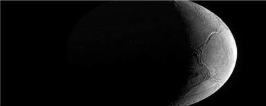 عکس روز ناسا از هلال قمر «انسلادوس»