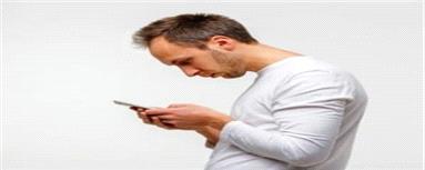 فشار 27 کیلوگرمی روی مهره‌های گردن موقع چک کردن موبایل