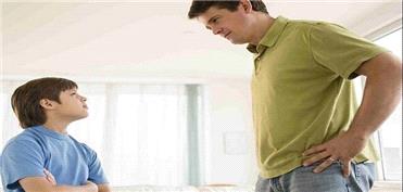 رفتارهای خودآسیب‌رسان نوجوانان؛ نقش خانواده و اعتیاد به اینترنت