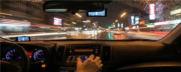 موسیقی حین رانندگی روی مغز شما اثر می‌گذارد؛ اما نه همیشه آن‌طور که انتظار دارید