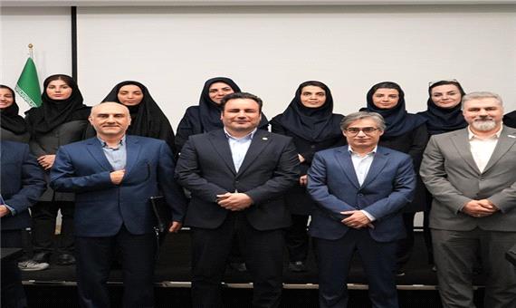 مدیر عامل بیمه دی در اولین نشست با مدیران امور مشتریان 6شرکت بیمه ای مطرح کرد: شرکتهای بیمه ای، دستاوردهای موفق خود را با سایر شرکت‌ها به اشتراک بگذارند
