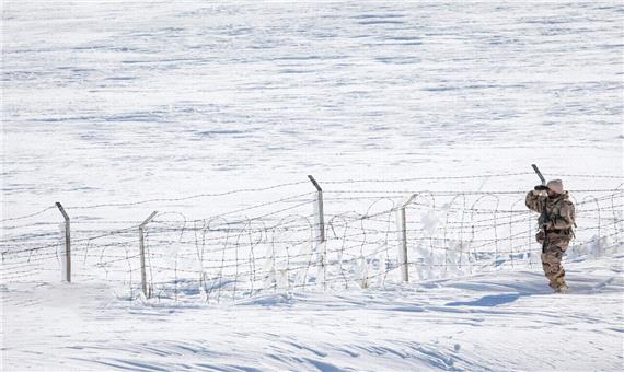 اهدای 2 هزار کیت گرمایشی لباس به مرزبانان کشور