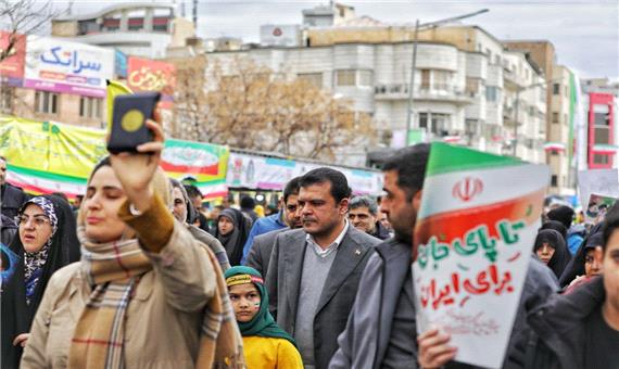 معاون علمی رئیس‌جمهور در راهپیمایی 22 بهمن حضور یافت