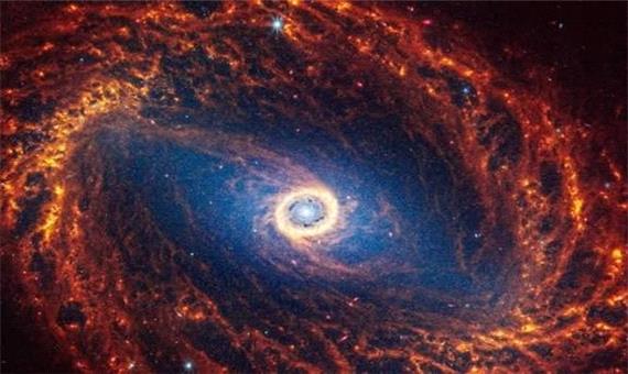 جیمز وب بازوهای مارپیچی کهکشان NGC 2090 را در نور فروسرخ ردیابی می‌کند!⁠