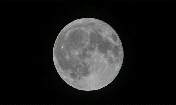 آیا ماه در حال کوچک شدن است؟