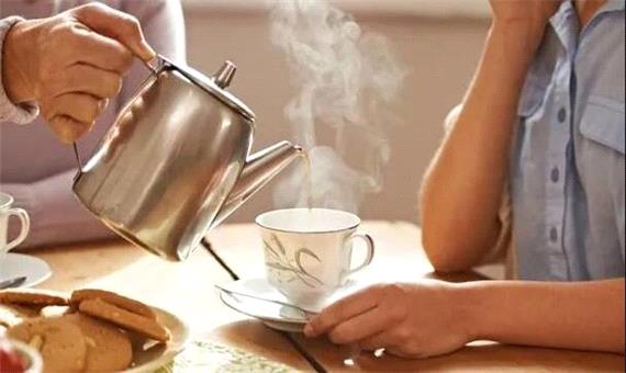 چای شبانه چه بلایی سر خواب می‌آورد؟ 7 باور رایج درباره چای