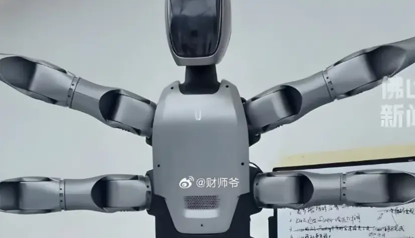 ربات چرخ‌دار Miro U با 6 دست متحرک معرفی شد