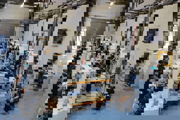 تاسیس دبیرخانه دائمی صنایع خلاق و نمایشگاه صادرات فناوری در مناطق آزاد